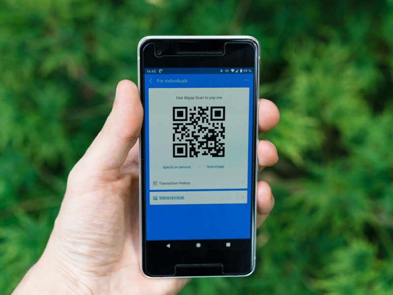 Teléfono con código QR de pago móvil, el método habitual de WeChat Pay y Alipay en China