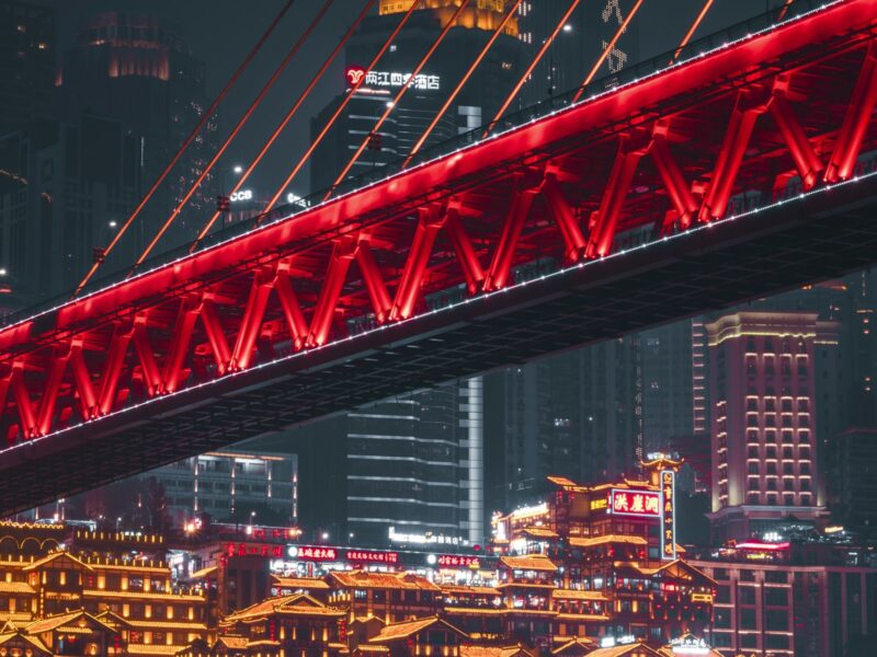 Vista de Chongqing junto al río, ciudad donde el visitante paga con Alipay, WeChat Pay o efectivo