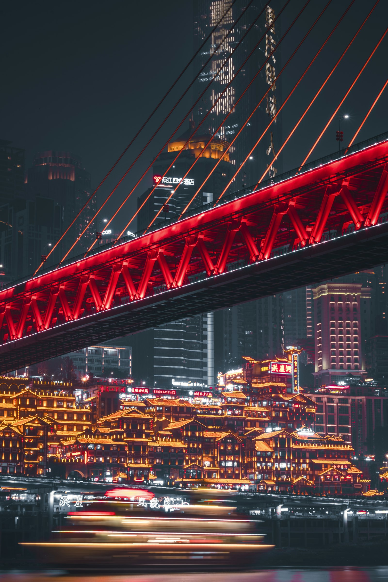 Vista de Chongqing junto al río, ciudad donde el visitante paga con Alipay, WeChat Pay o efectivo